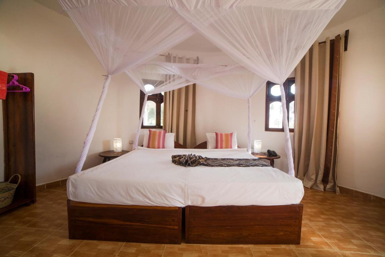 Antonio Beach Tree House Hotel & Spa Uroa Exterior foto