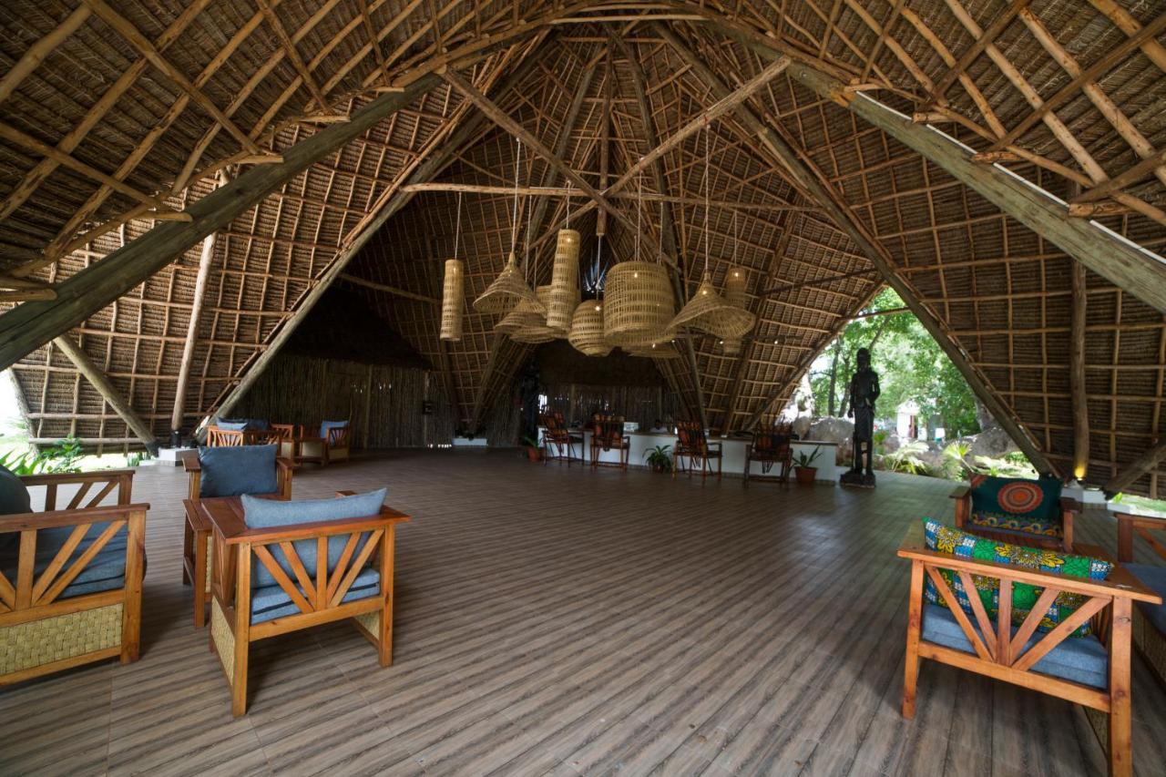 Antonio Beach Tree House Hotel & Spa Uroa Exterior foto